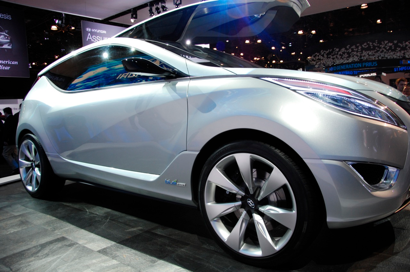 Illustration for article titled Hyundai Nuvis Concept: Hybrid Blue Drive Gives It Wings